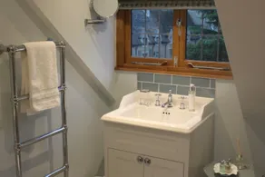 The Old Doctors Retreat- Near Soho Farmhouse - Image 4