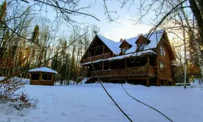 Chalet Karibu Charming Waterfront Home Near Ottawa - Image 5