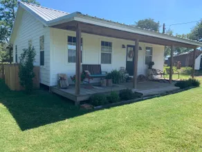 Friendship Acres: Farmhouse outside Bellville, TX - Image 2