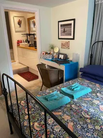 Peaceful City Centre Stay • Ensuite • Superhost - Image 4