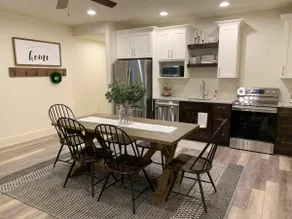 Bright & Beautiful 3 Bedroom Basement Apartment - Image 3