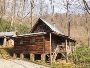 Charming Creekside Cabin - Image 5