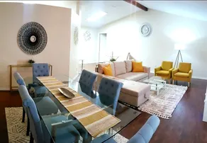 Eclectic Ranch Style Home - Sleeps 12 - Image 5