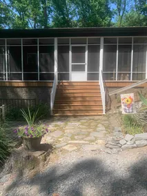 Lake Front Cottage with private sandy beach - Image 3