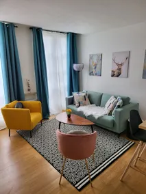 Chic and cozy city center apartment - Image 4