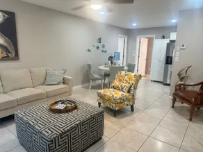Cozy Coastal Retreat 6 minutes to the Beach - Image 2