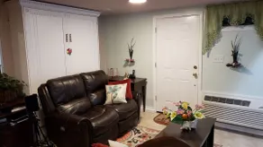 New! Accessory 1-bedroom Apt. With 2 queen beds. - Image 5