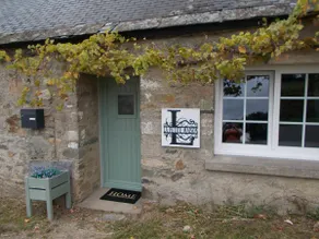 La Petite Maison, ideal for cycling, walking, fishing, relaxing - Image 2