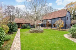 Walnut Barn & Cottage for Up to Fourteen guests - Image 3