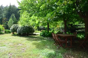 House surrounded by greenery, with private garden - Image 2
