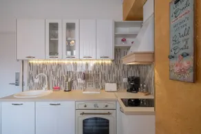 Designer 1BDR Apartment on Hristo Belchev Str - Image 4