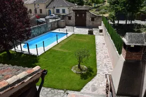 A nice house with a mountain view - Image 3