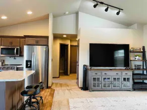 4King bed+3Bath near Downtown|Airport|Falls park - Image 3
