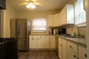 Adorable 3 bedroom with large backyard great for family fun - Image 3