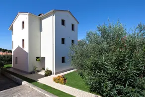 Complexe d'appartements Beakovic avec vue sur la mer / Bel appartement Beakovic IV au deuxième étage avec vue sur la mer - Image 2