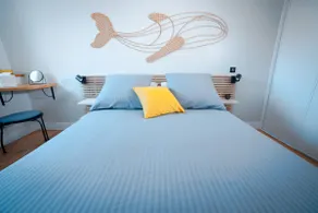 Love at first sight for this renovated 2 bedroom hyper-central apartment - Image 3