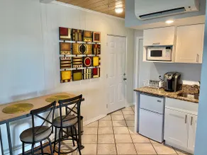 Modern Studio Apt - Near the Beach/Downtown - Image 5