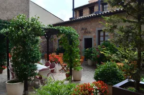 Apartment with patio in the center of Prades. - Image 4