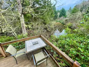 Cozy Forest Cottage- with HOT TUB & King bed - Image 4