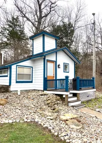 Adorable cottage on Beautiful property w/ hot tub - Image 2