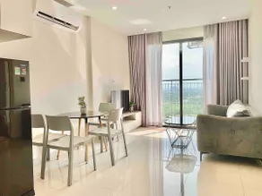 Vinhomes 1BR Apartment With River View - Image 4