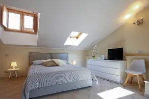 B&B Portanova 3 Queen + 1 Full Bed - Image 3