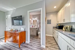 Studio Charmer In A Safe & Convenient Location - Image 4