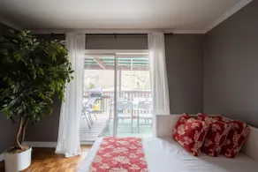 Spacious Bright Home In Woodbridge - Image 3