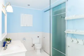 Private Front-Corner Room w/Pool near Palm Beach - Image 3