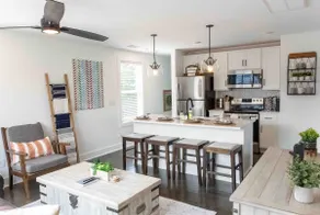 City Farmhouse Bnb 🙌🏼 5 minutes from Downtown! 🌆 - Image 4