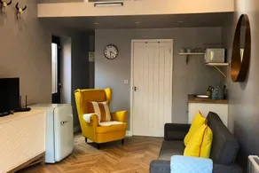 The Rhubarb Room- Self Contained Private Annexe - Image 5