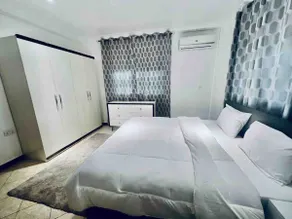 Affordable & Luxurious 2-Bed Apt with Pool & Wi-Fi - Image 5