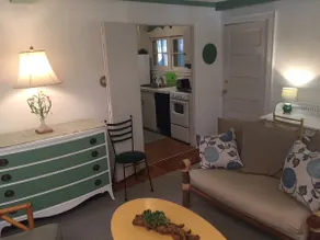 Cozy Green Cottage with Private Beach - Image 4