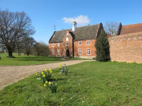 Waterside Cottage, stunning country views, Norwich - Image 2