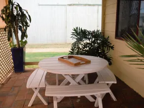 Polly's Shack - Image 4