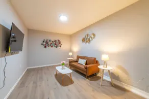 Modern 8B/5B - Spacious Home in Santa Clara - Image 2