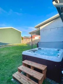 Waddle on Inn-Hot Tub, Pet Friendly, Fully Fenced! - Image 3