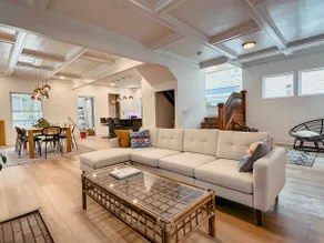 Luxurious House! Central location! KING Bed! - Image 3