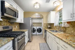 Entire Home | 4 BDRM 2 bath 🏡 Industrial Paradise - Image 5