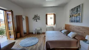 Entire Floor-3 bedrooms with 8 beds - Image 5