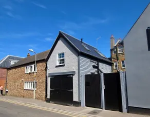 Den Gamle Garage Sommerhus. Dejligt sommerhus i Deal, 130 meter fra stranden! - Image 5