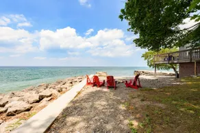 Lake Front Heaven - Gateway to Niagara/Vineyards - Image 3