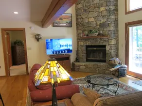 Cozy Mountain Home Nestled in Nature! - Image 4