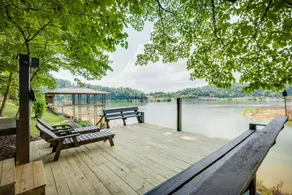 Lakefront Retreat (10 mins to BMS and TRI) - Image 2