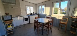 Non-smoking apartment with stairs and parking. - Image 2