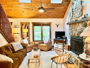 Cozy 3BR/2BR+Fire table+Foosball - Image 3