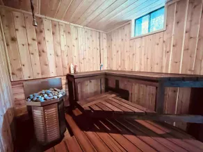 Beautifully Renovated Woodstock Cottage with Sauna - Image 3