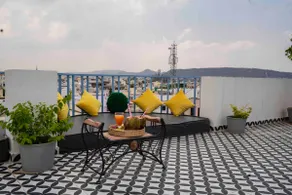 Aesthetic and Luxury Home in City centre - Image 5