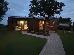 Italian Cabin - Image 2