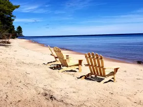*Little Betsy cabin on Lake Superior sandy beach & EV Charger* - Image 2